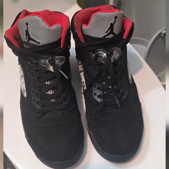 Supreme x Air Jordan 5 Retro 